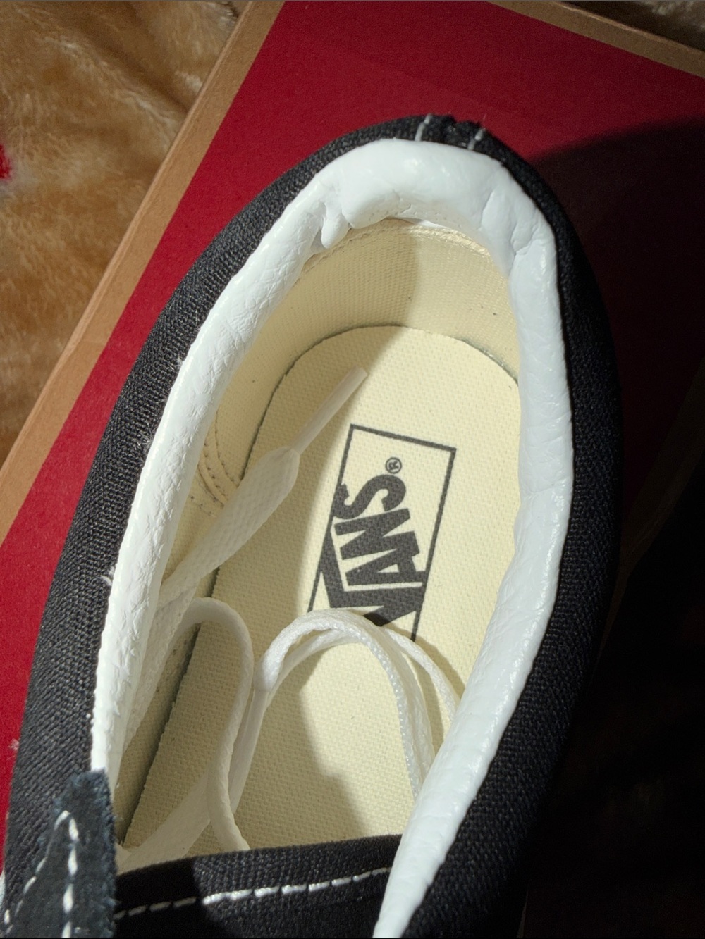 Vans Old Skool Shoe
Lifestyle, Classic Icon, Suede/Canvas - Picture 8 of 12